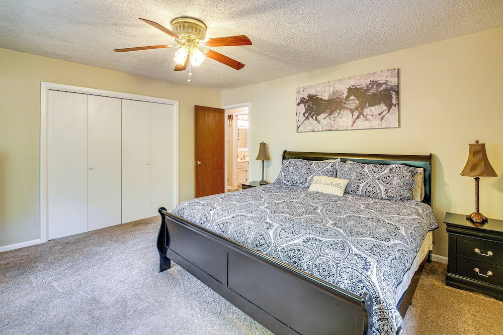 1/2 Mi to Desoto Lake: Hot Springs Village Home
