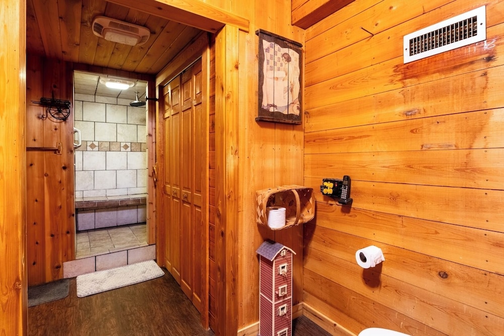 Pet-friendly 3BR Lake House Firepit & Pier