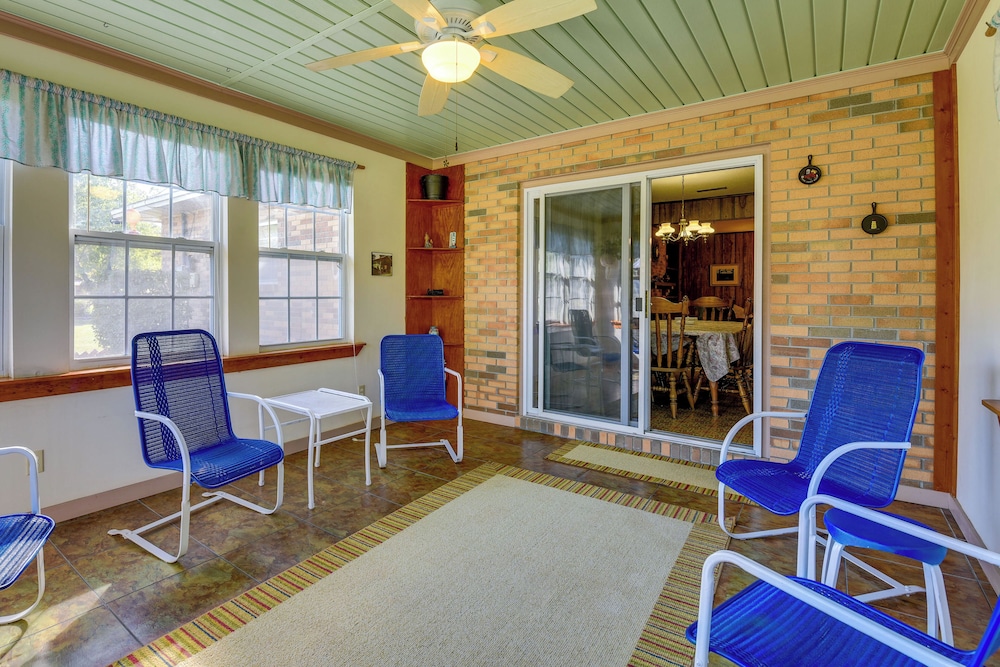 Vintage Chipley Getaway on Large Private Property - Property Image 2