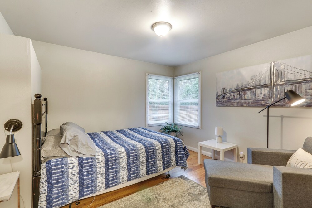 2 Mi to Washington Square: Portland Getaway
