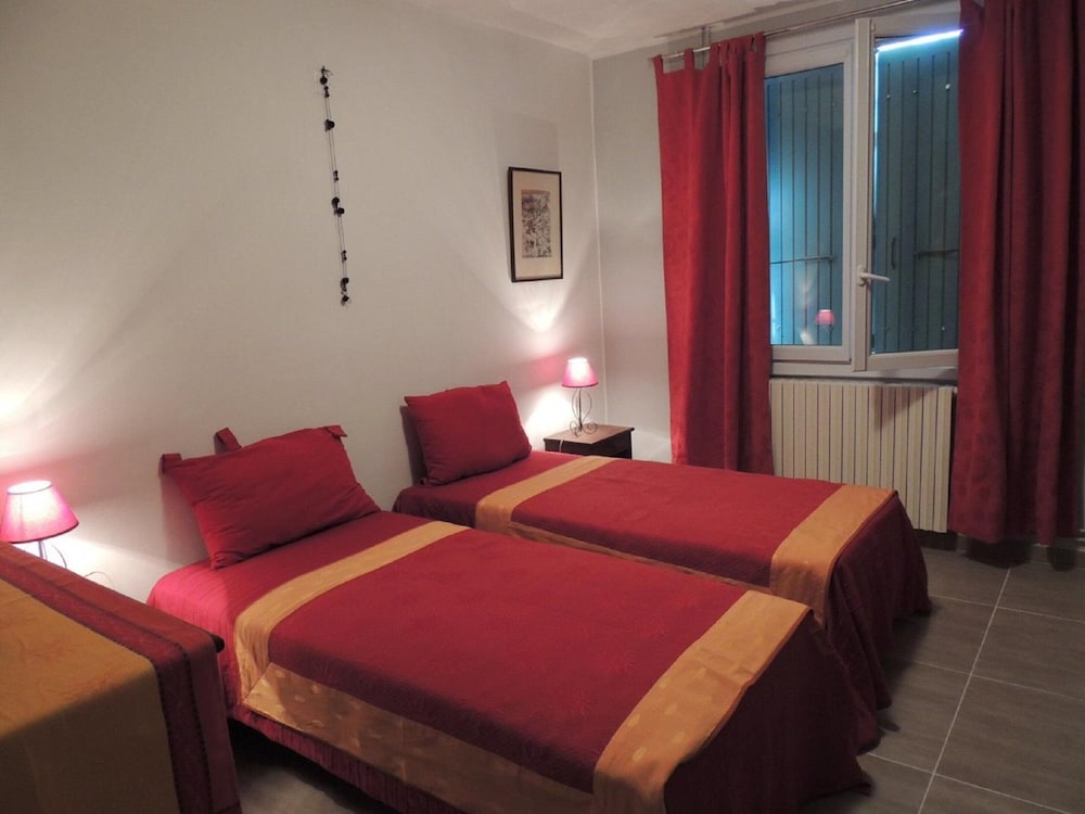 House in Vaison La Romaine With Heated Pool