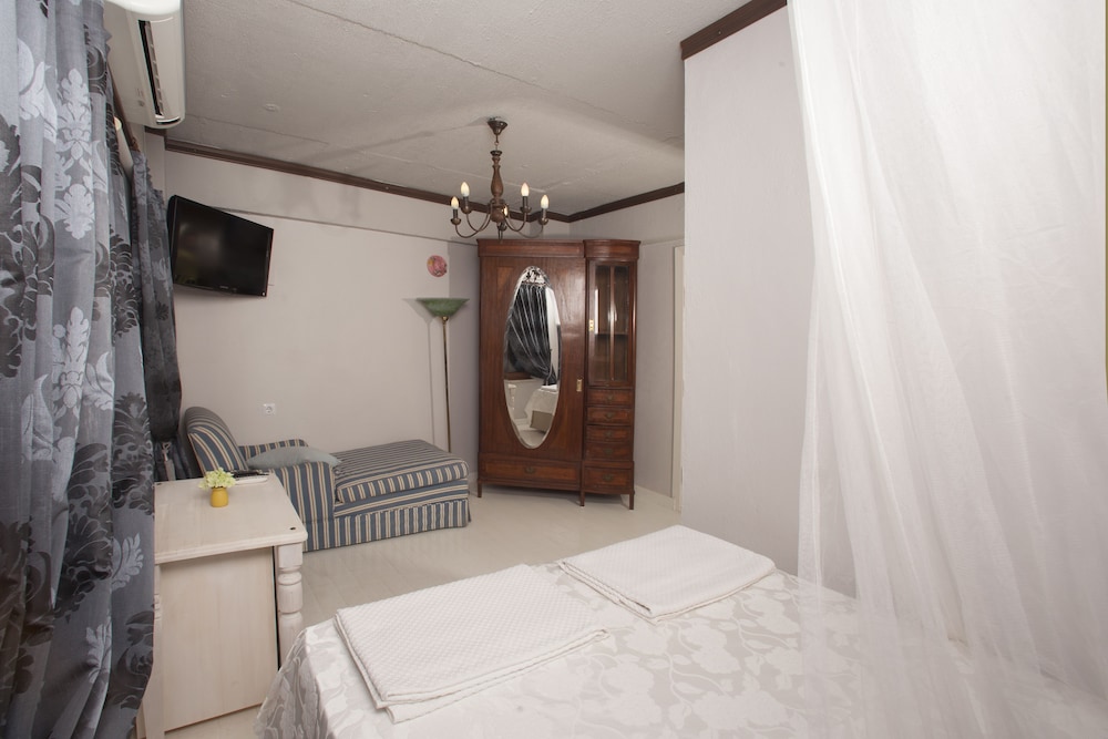 Iola Otel - Image 5