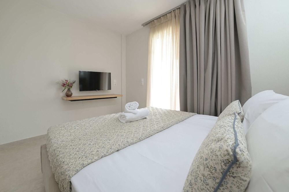 Chalkidiki s Seaview Escape - Cozy Summer Getaway
