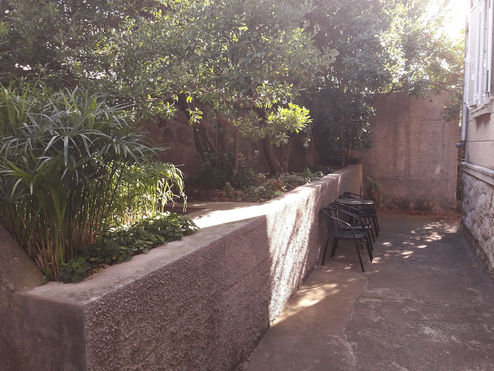 Anmar Apartments