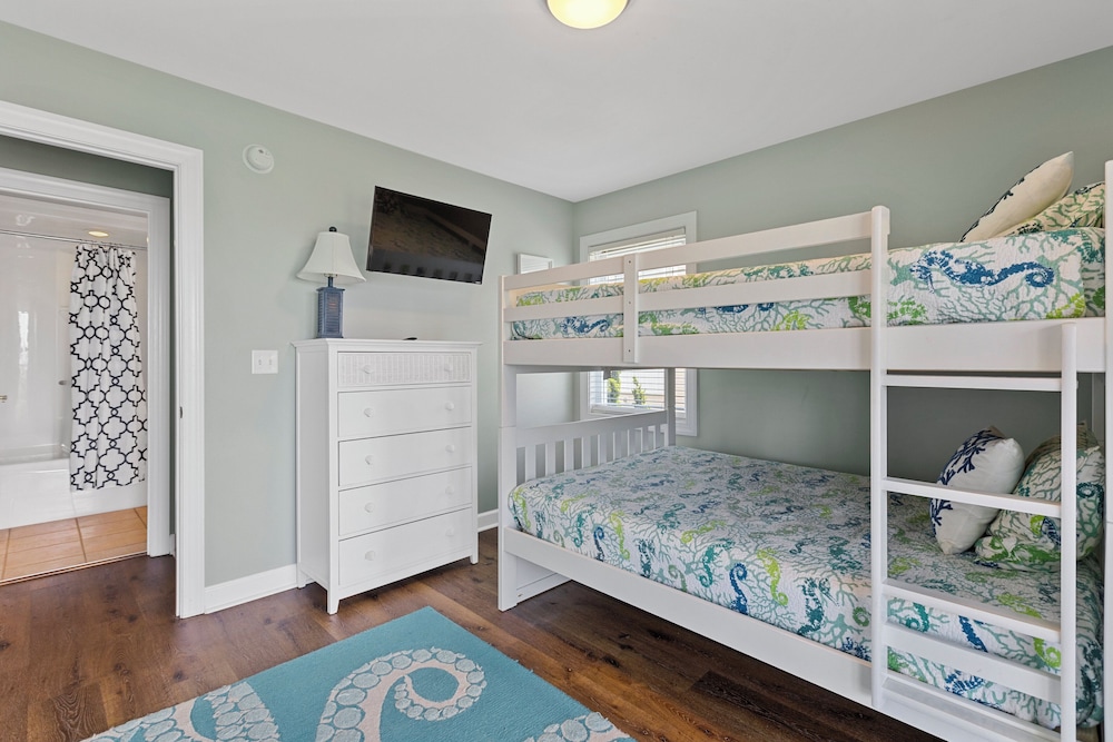 Sea La Vie (North Topsail) by Topsail Realty