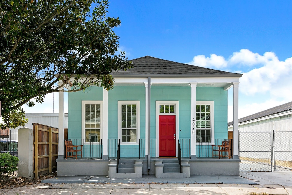 Spacious 5 Bedroom Near Magazine St & Uptown - Image 1