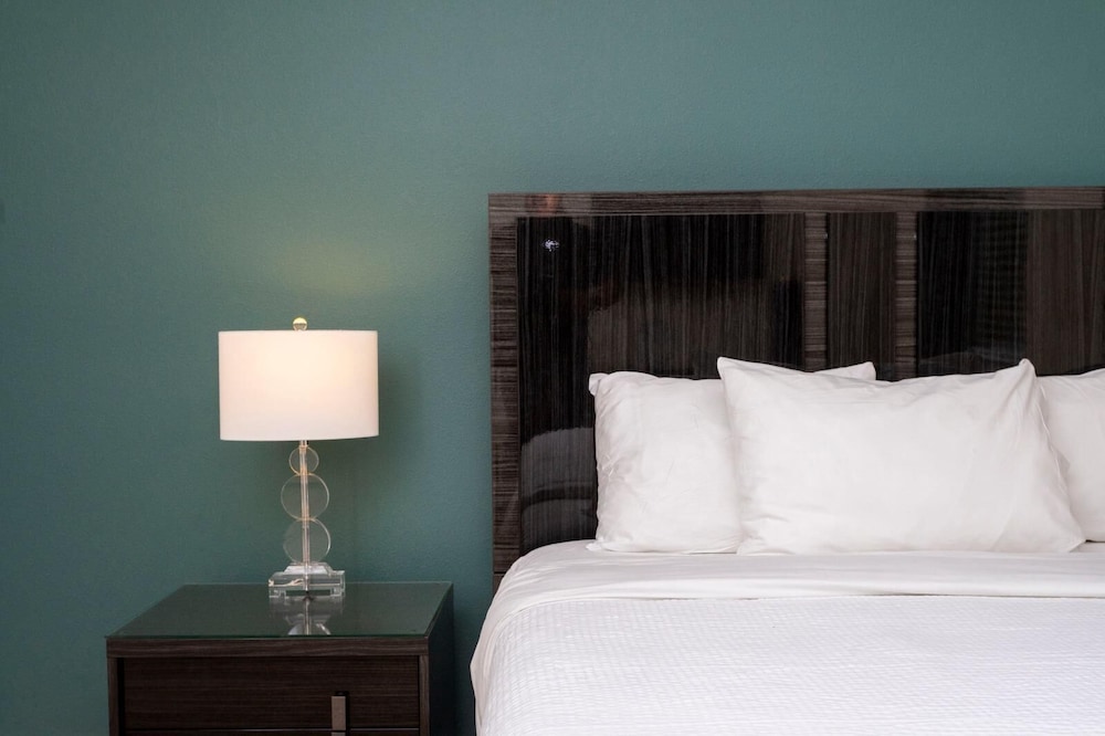 421 NP - Exquisite Retreat at Encore Resort