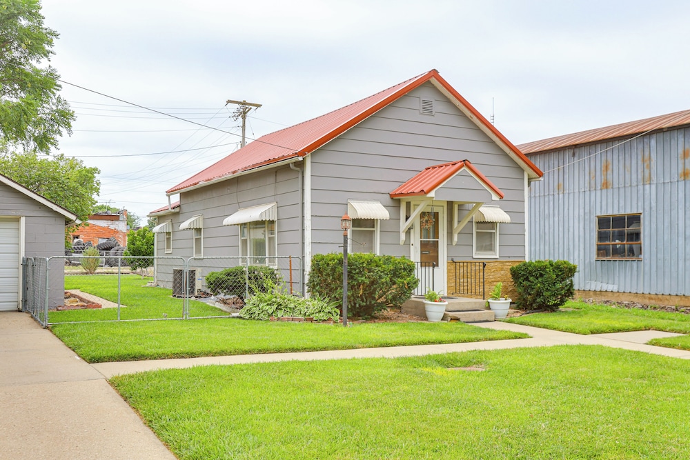 Dtwn Belleville Home w/ Yard < 1 Mi to High Banks