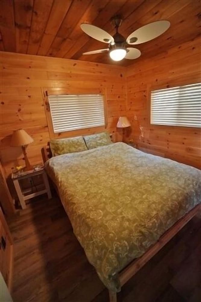416 Papineau Lake 2 Bedroom Cottage