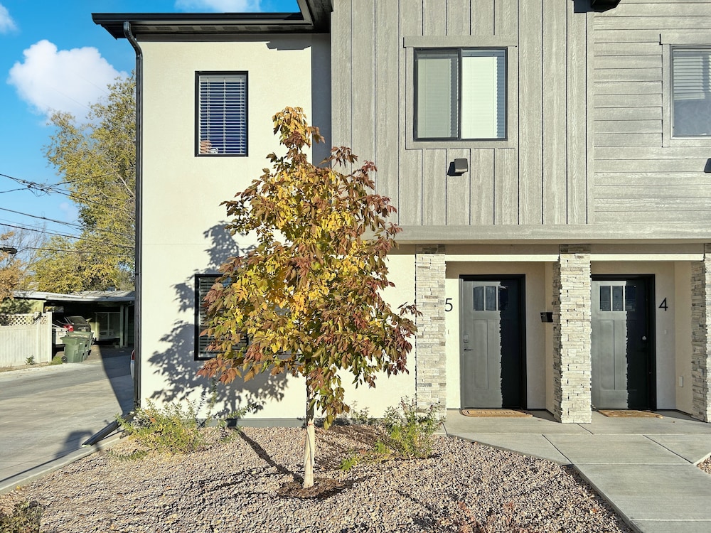 The Maverick Haus 3 Bedroom Townhouse