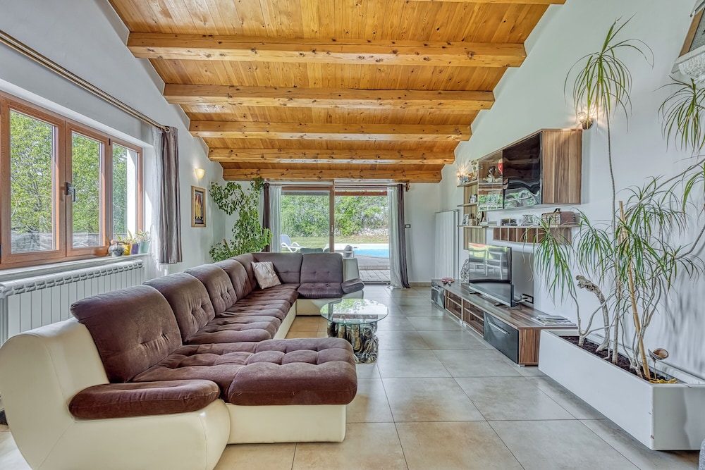 Villa Simac With Pool and Whirlpool