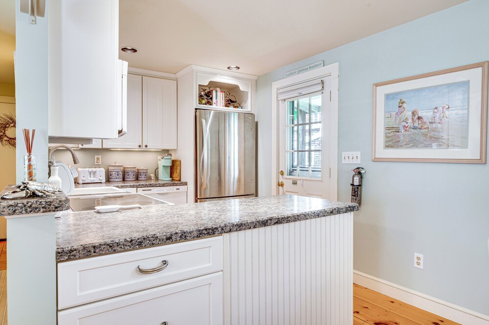 Walk to Goose Rocks Beach: Quiet Townhome w/ Patio