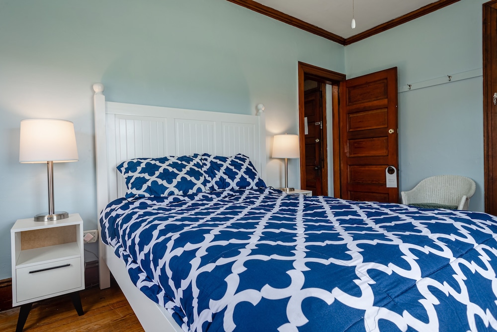 Narragansett Inn
