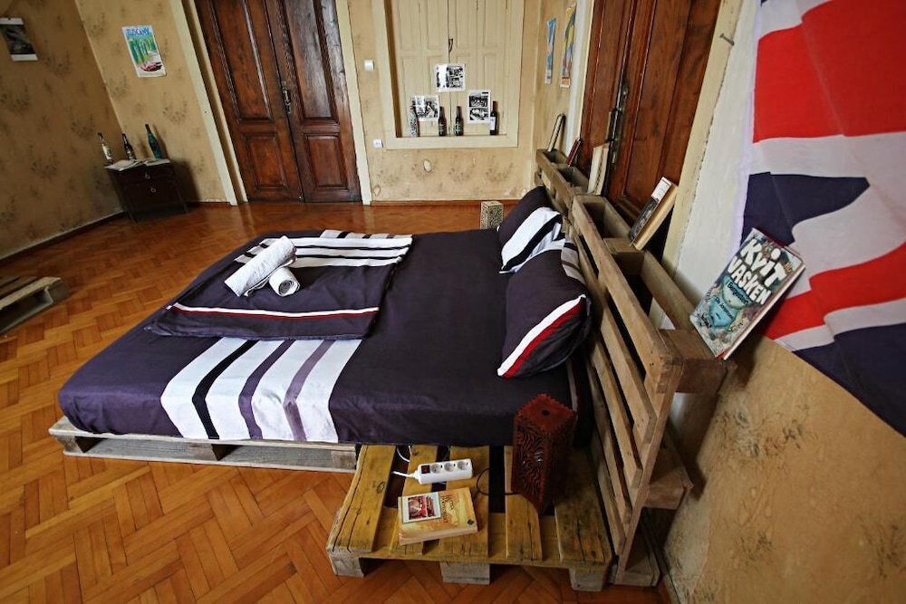 Dingo Backpackers Hostel view 3