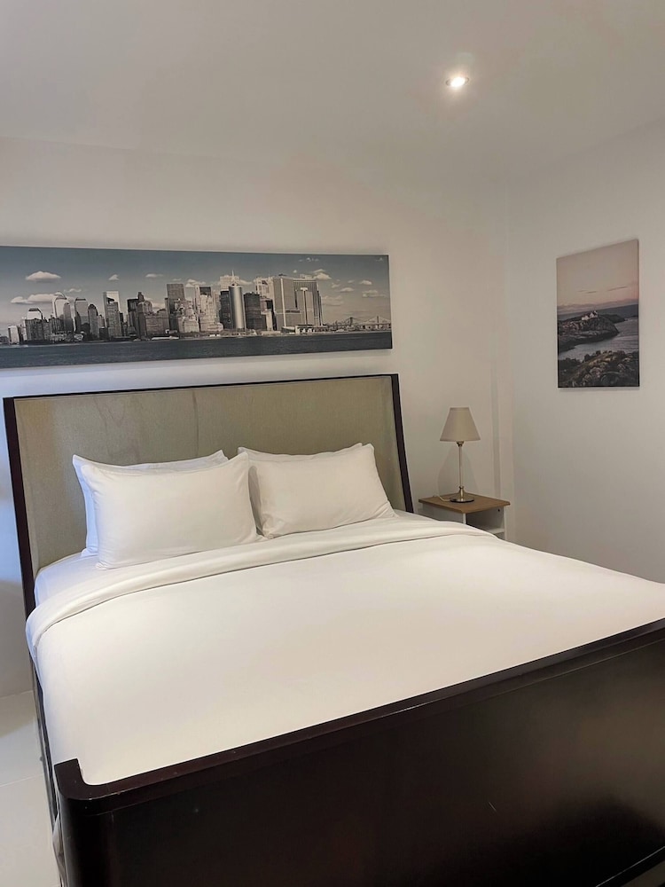 B11 Sunset Plaza Partial Seaview 1 Bedroom 1 Bathroom With Large Jaguzzi