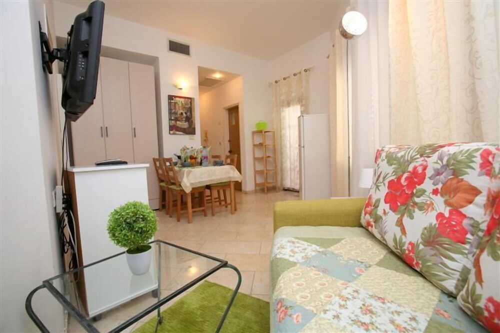 Elena Apartments