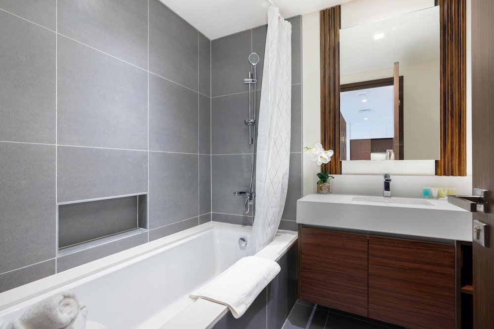 GLOBALSTAY. Creek Edge Tower Apartments