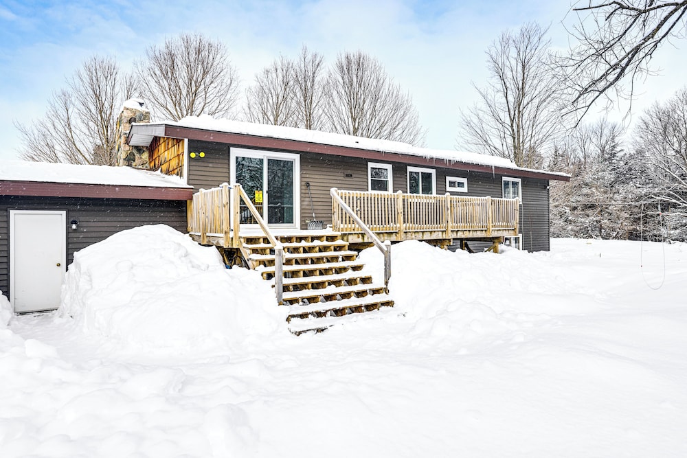 Fire Pit + Yard: Peaceful Northcountry Getaway!
