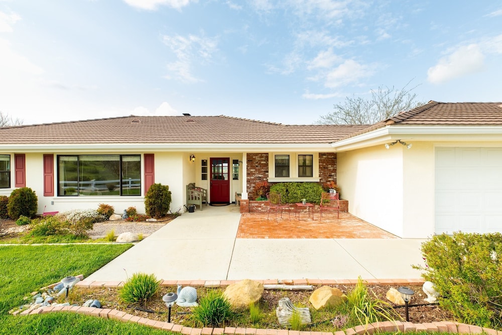 Olive Ranch by Avantstay Enjoy Sunsets Over the Valley 4.5 Acre Ranch Home view 5