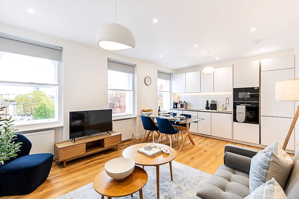 Upscale & Serene Getaway - Prime Chelsea Location!