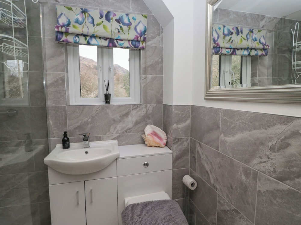 Yewdale View Apartment
