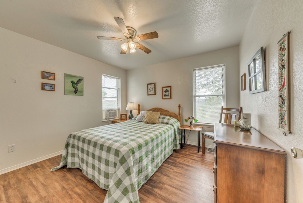 Hillside Haven w/ Deck < 2 Miles to Dwtn Ruidoso! view 4
