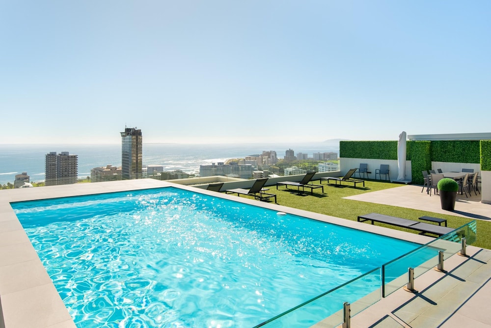 Oceanview Secure 3bed Apt Sea Point Marlo Breeze