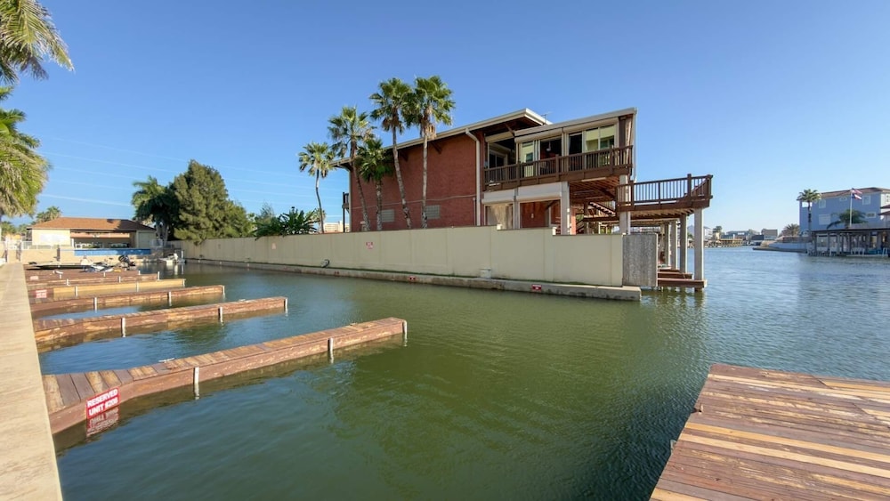 Channel Views Private Boat Slip Pool & Patio 3 Bedroom Apts