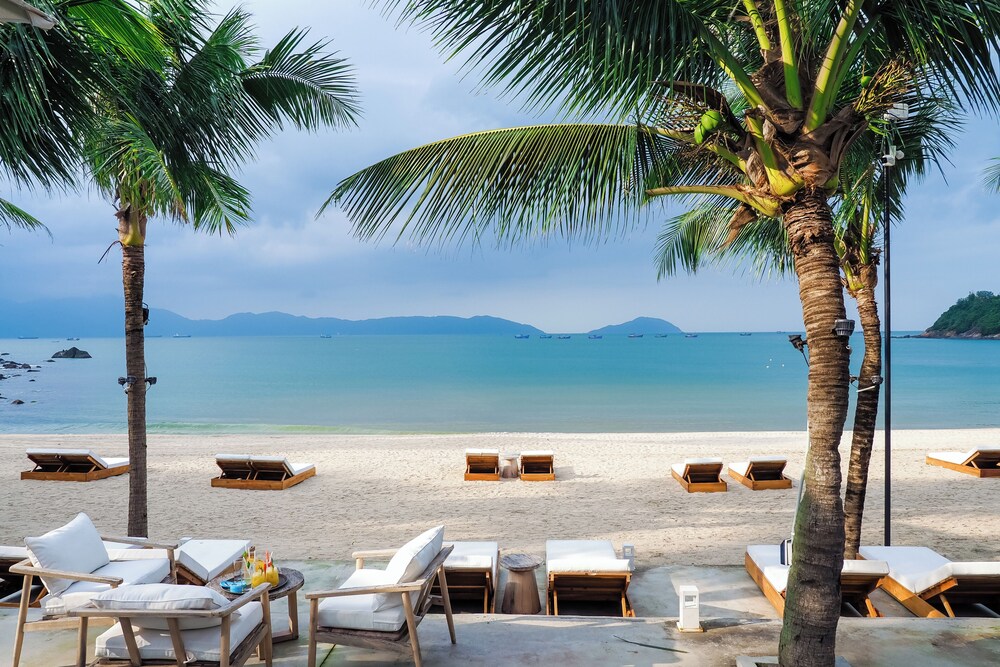 Bounce Beach Hotel & Tien Sa Resort
