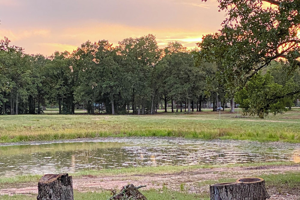 Water-view Cabin w/ Front Porch, W & D, Streaming