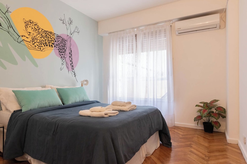 MOT + Junin 1435 - 4 Bd 8 Pax in Recoleta