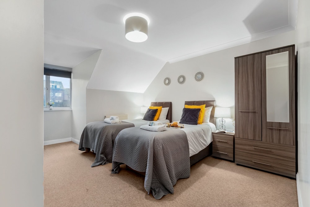 Peterborough Vacations - KVM - Hampton House - Property Image 4