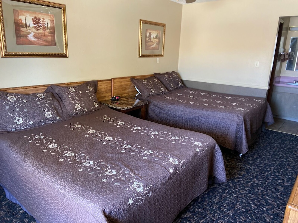 North Platte Vacations - Blue Spruce Motel - Property Image 2