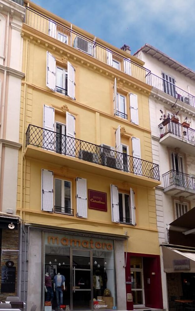 Hotel Carolina - Image 1