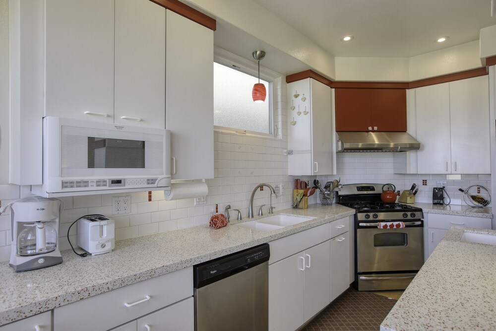 1460 Strand Way 2 Bedroom Home by Redawning view 4