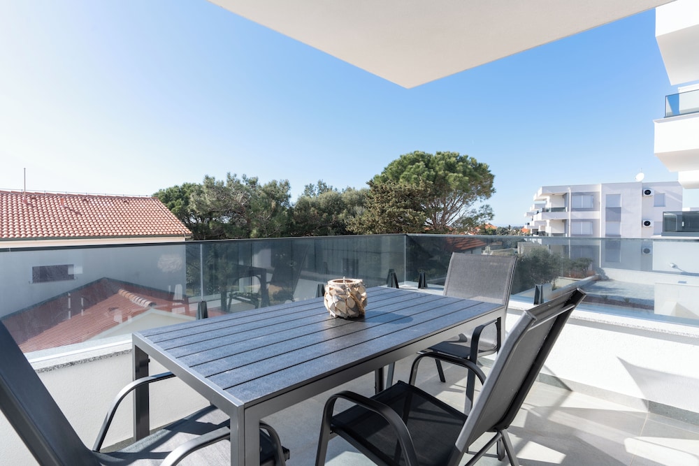 Meridian Pool Residences