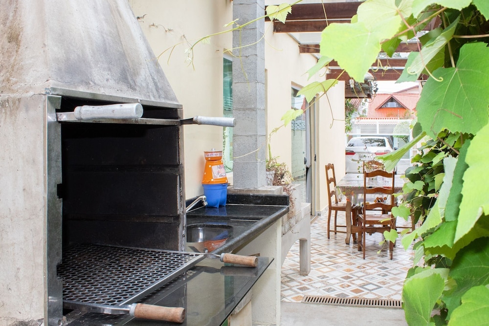 P004 Casa c 3 Dorm. Apenas 150m da Praia