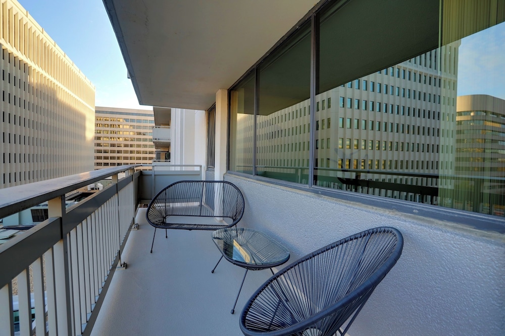 Stay with Comfort in Crystal City