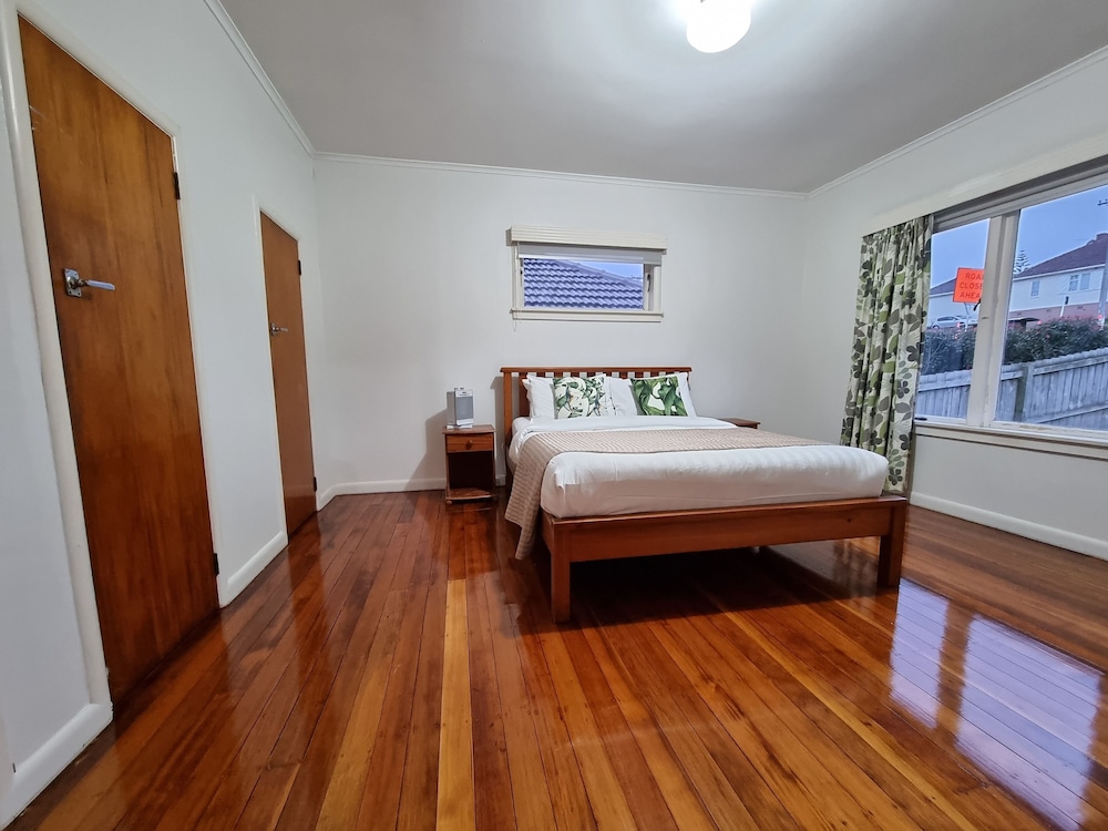 Cozy 3BR - Heat Pump & Wifi & Netflix view 2