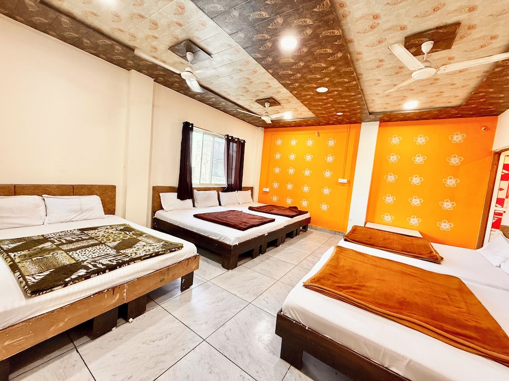 Hotel S P Palace near All Prime Location