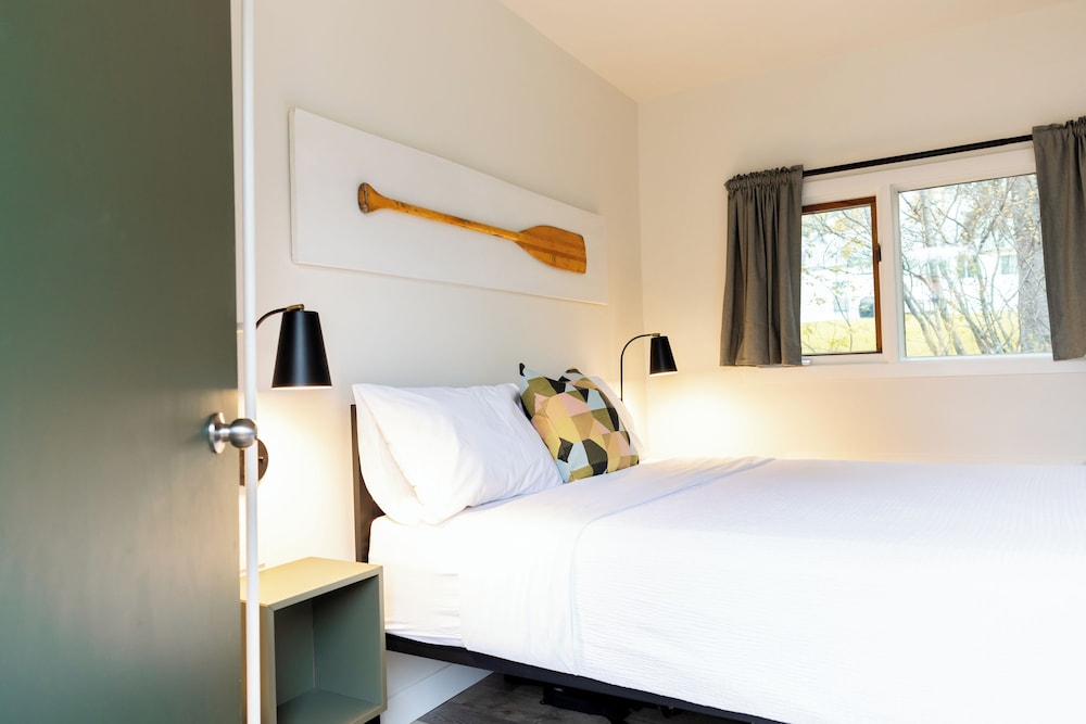 Smokey Hollow Motel & Resort