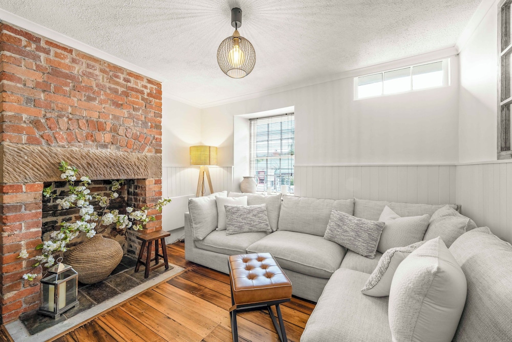 Stylish 3 Bedroom Townhouse - Hobart CBD