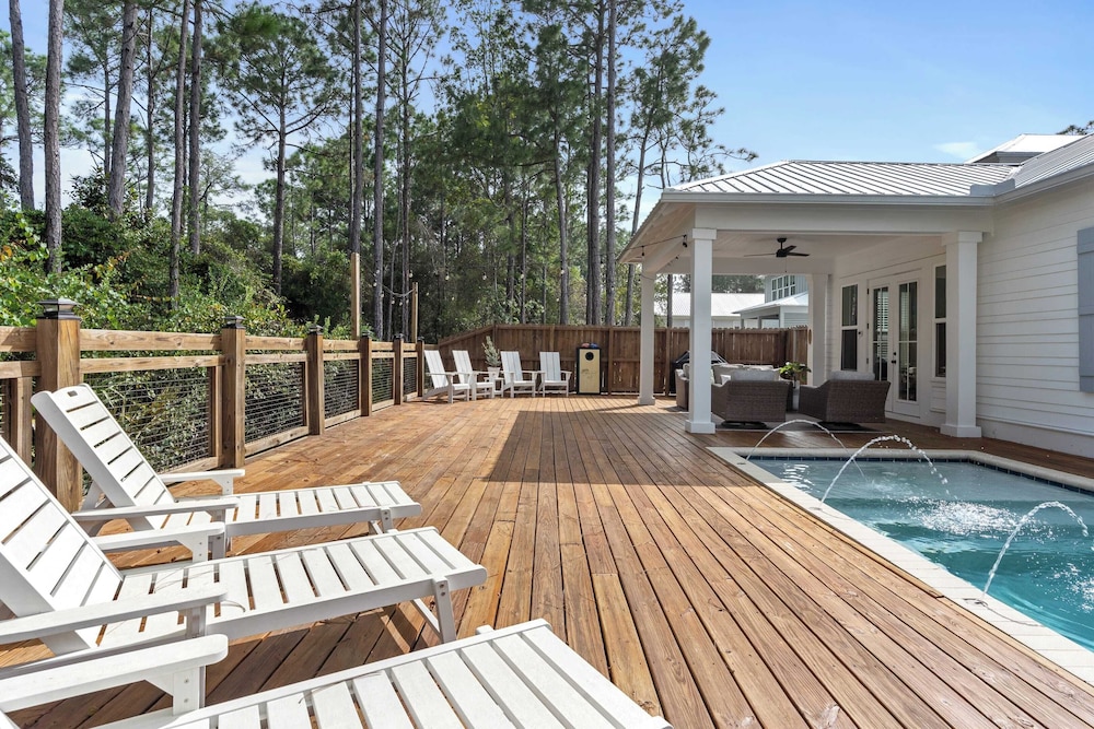 Sleeps 34! 2 Homes, Private Pools, Firepit, Golf Cart, Walk to Beach Seagrove San Juan by Avantstay