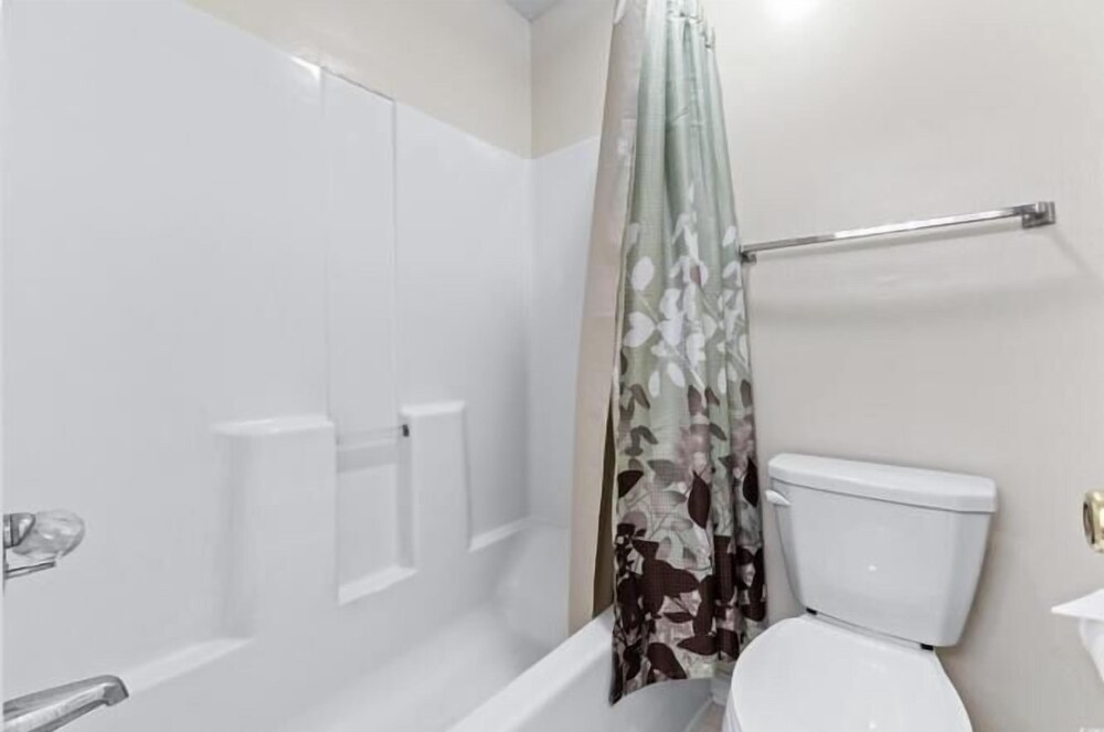 River Oaks 28g 2 Bedroom Condo