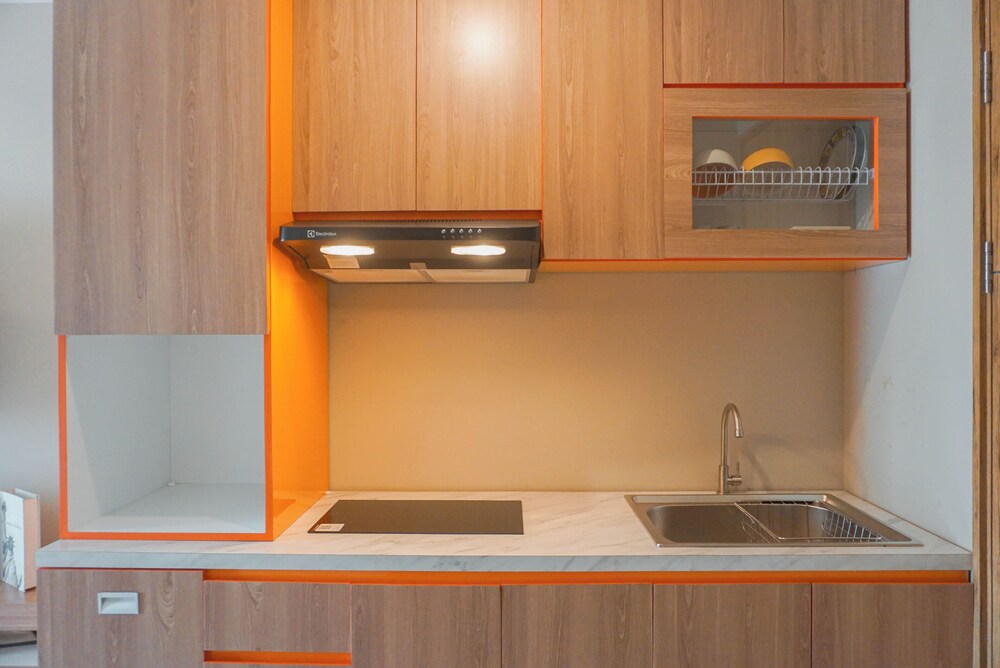 Cozy Studio Apartment At LRT City Jatibening
