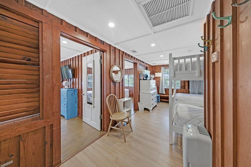 Sealake Cottage