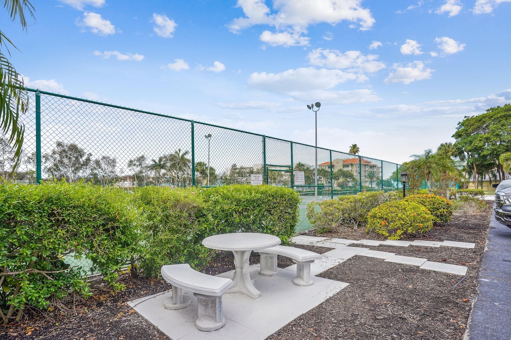 Bayshore Yacht & Tennis 314