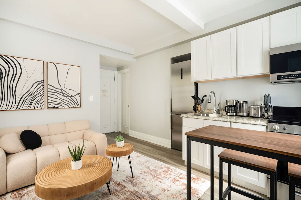 73-508 New 1BR 1bth UWS Doorman Gym