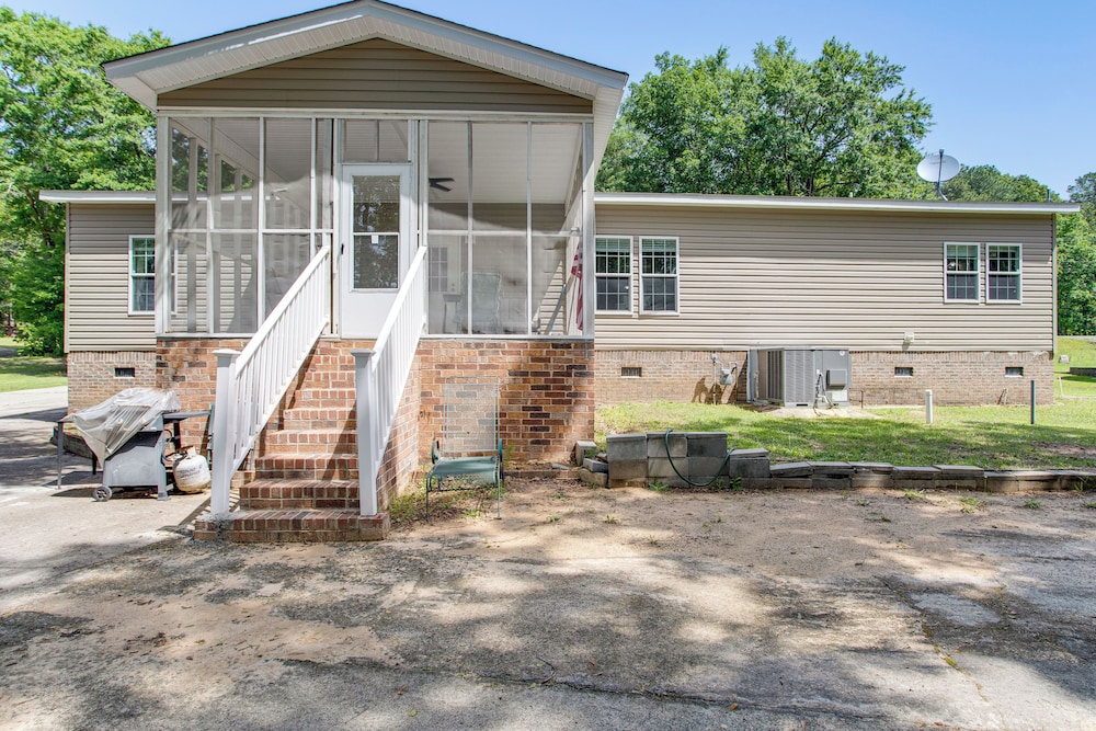 4 Mi to Weston Lake: Eastover Gem w/ Grill