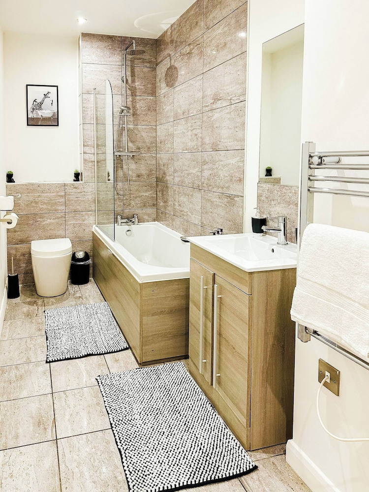 Spacious City Centre Apartment for Up to 5